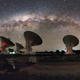 Imagen para el artículo titulado Astrónomos detectan una intensa señal de radio con una frecuencia misteriosamente baja
